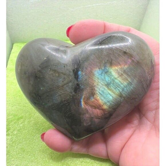 Beautiful Labradorite Heart - Purple Flash - Picture 2 of 6